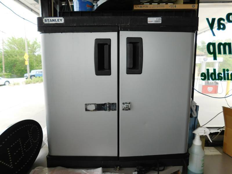 lot 1125 image: Stanley Metal Cabinet