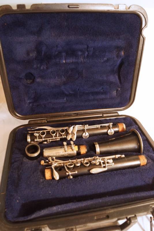 lot 1383 image: Clarinet-Signet 100- includes mouthpiece-nice Selmer case-unknown playing condition