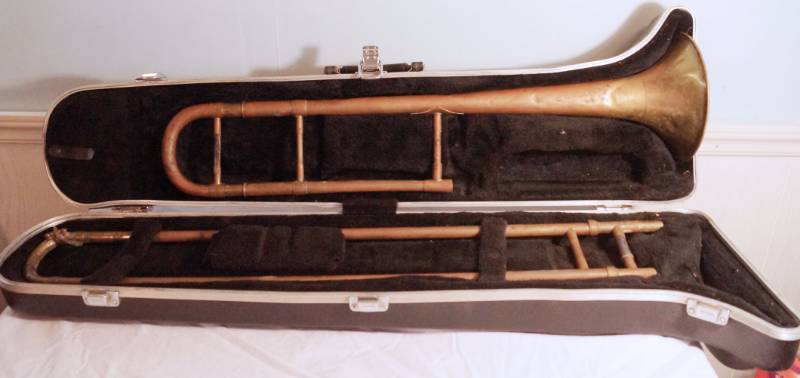 lot 1385 image: Vintage Trombone-in Yamaha case-unknown playing condition-Wall art