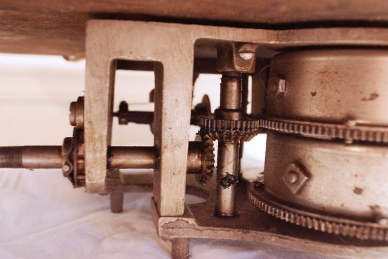 lot 1388 image: Vintage turntable -very cool gears underneath -Steam Punk
