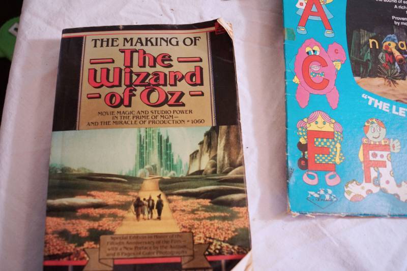 lot 1402 image: Making of The Wizard of Oz - Letter People Record-Magic School Bus book-Science experiment-Books-Learn and have fun