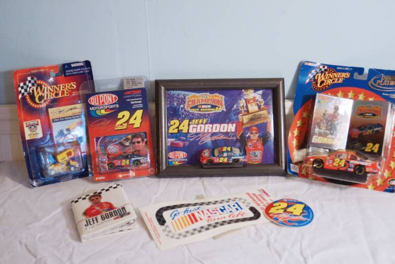 lot 1406 image: NASCAR Jeff Gordon Collection- 164th scale-Includes his 1985 Pro Debut Sprint Car-Three #24 cars-mini book