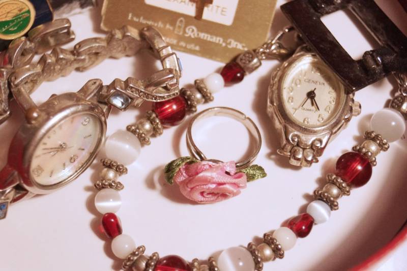 lot 1416 image: JEWELRY LOT - Watches, Kansas pins, and assorted Jewelry in red case