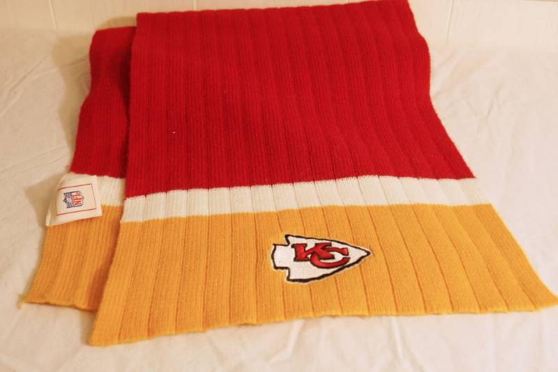 lot 1422 image: NFL -Kansas City Chiefs- scarf- very good condition