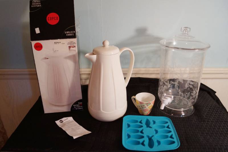 lot 1436 image: Carafe-new in box- Lemonade dispenser-ice cube tray-Get ready for summer
