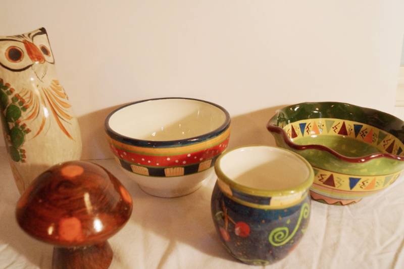 lot 1451 image: Pottery Type Pieces- Bowls-Owl-mushroom-etc.-Good condition-Owl and mushroom have a chip-see pics for details