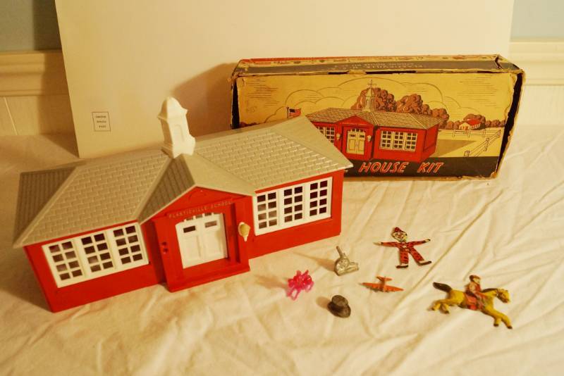 lot 1457 image: Plasticville school House Kit SC 4-in original box-Bachmann-small metal toys