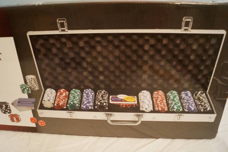 lot 1463 image: Professional-500 piece Poker Set - new in box-Classic Sport - professional grade poker chips - Let the good times roll
