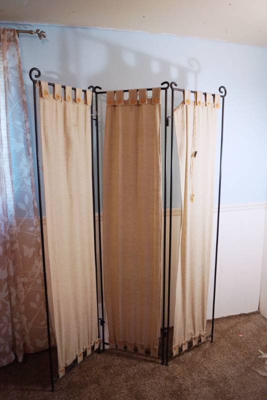 lot 1465 image: Pier One Cloth and Metal Room Divider-comes apart- needs minor repair-see pics
