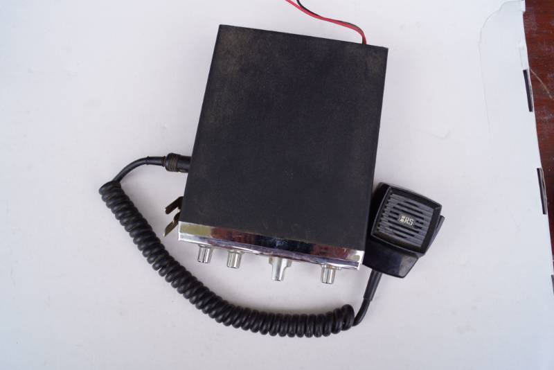 lot 1470 image: Realistic CB Radio- TRC-32-with mic-See pics for more details
