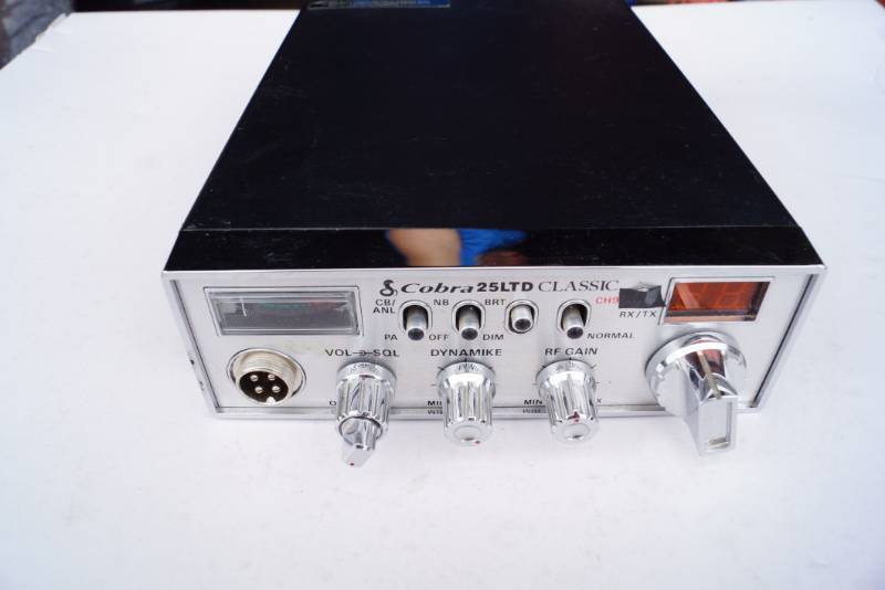 lot 1471 image: Cobra CB Radio-25 LTD Classic- no mic or wires-See pics for more details