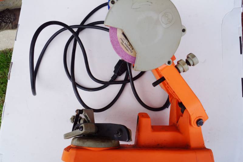 lot 1472 image: Chainsaw Sharpener-Chicago Electric Power Tools-works- see video