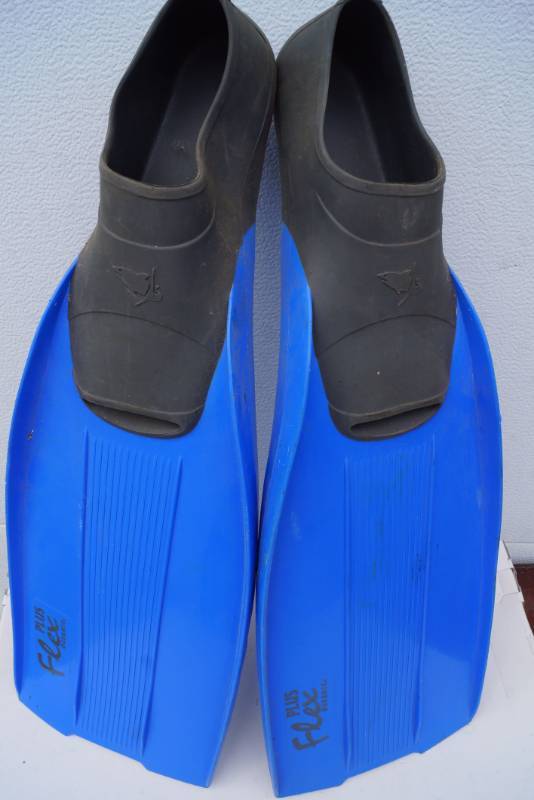 lot 1473 image: Scuba Diving Fins-Flex Plus Oceanic-nice shape-Size 9-10-Made in Italy