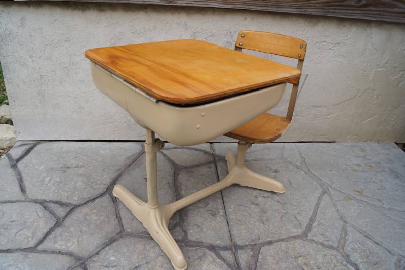 lot 1477 image: Vintage School Desk set-top opens-nice condition-perfect for your little one-see pics for size