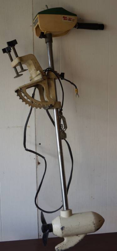 lot 1481 image: Vintage Minn Kota Trolling motor-works- See video for more details-cord needs work-Barn Find