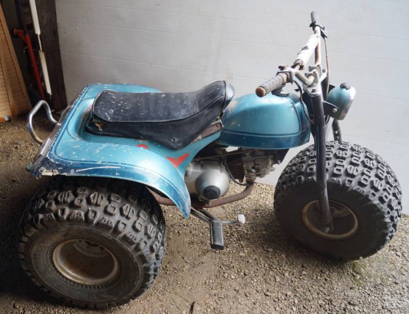 lot 1491 image: Honda XL Three Wheeler-needs work- non running-all three tires are in good shape-See pics for details
