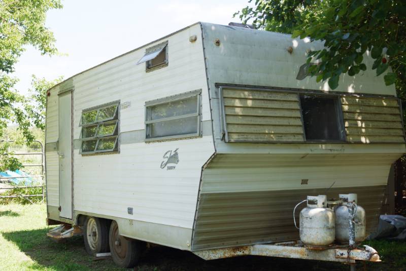 lot 1501 image: 1972 Vintage Shasta Stratoflyte Bumper pull Camper-Cute as a button CLEAR KS TITLE INCLUDED