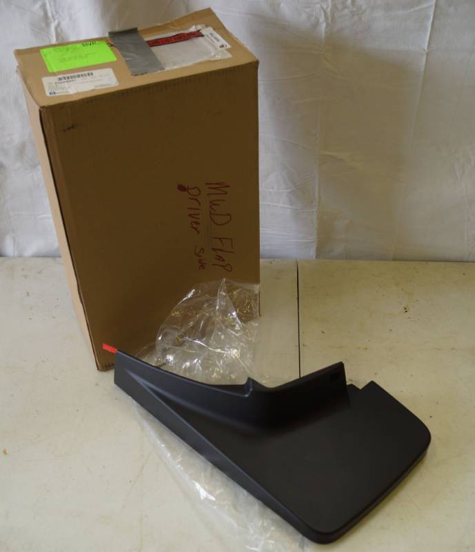 lot 5403 image: Chevy Splash Guard - Front - Driver Side Mud Flap GM Part# 22894857 w mounting hardware