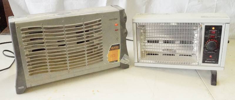 lot 5414 image: Lot of 2 Space Heaters - one powers on and the other needs a leg replaced to level it