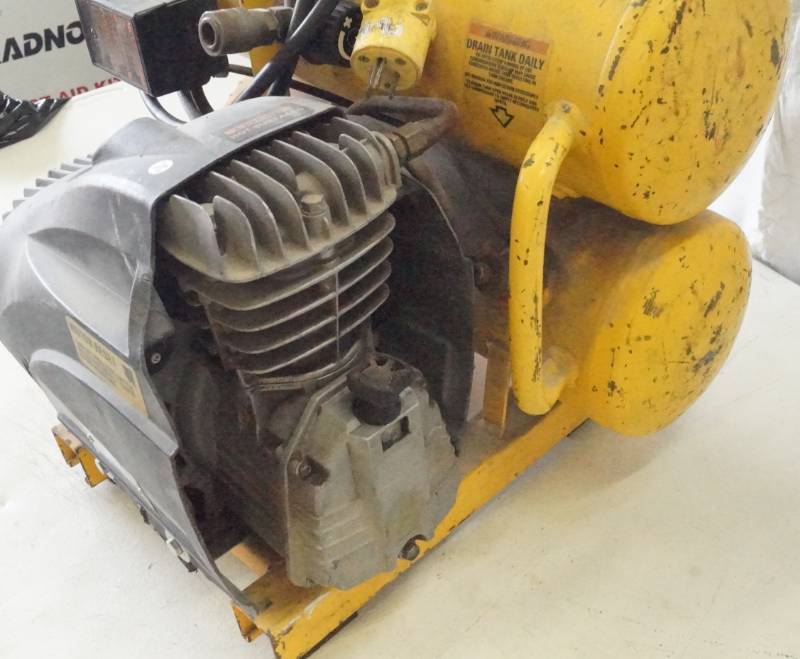 lot 5430 image: DeWalt Air Compressor - WORKS - VIDEO ADDED
