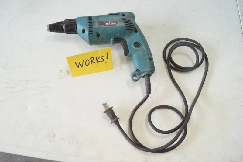 lot 5434 image: Makita Electric Drill 6821 No 100203 - WORKS