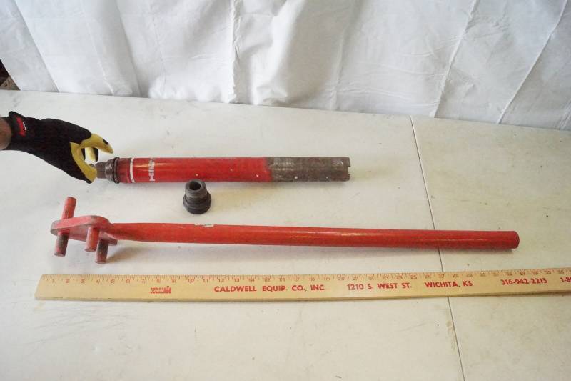 lot 5436 image: Lot of 2 Tools - HILTI Tool and a Rebar Bending Tool