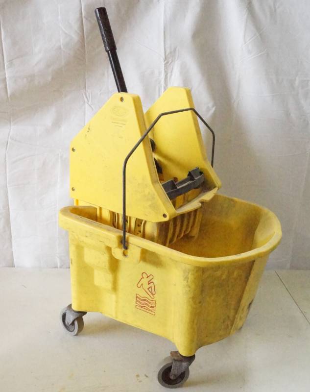 lot 5437 image: Mop Bucket - Extractor Works