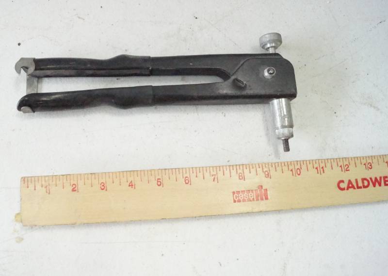 lot 5446 image: Rivet Gun