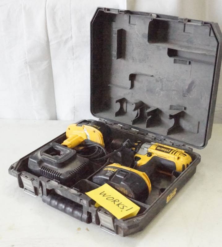 lot 5456 image: DeWALT DC920 18V 12 Cordless Drill  Driver w Case & 2 Batteries