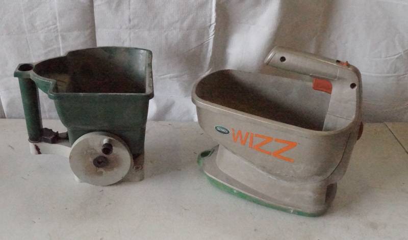 lot 5465 image: 2 Hand Held Spreaders - Spreads Seeds - Fertilizer & Salt - Battery Powered