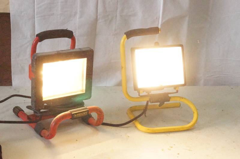 lot 5471 image: 2 Portable Work  Shop Lights - Husky - Works