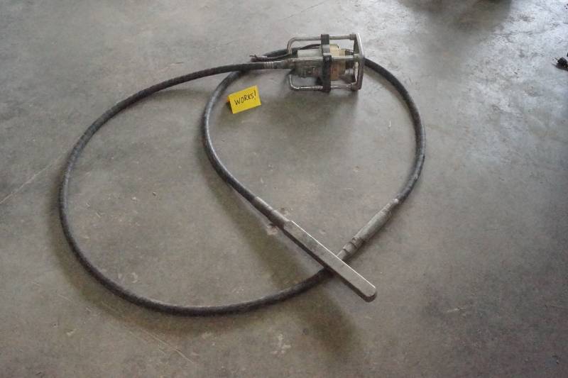 lot 5477 image: Wyco 991 RodHead Concrete Vibrator - Works - SEE VIDEO
