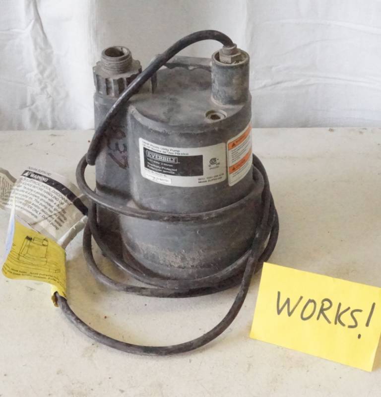 lot 5482 image: Everbilt Submersible SumpUtility Pump SUP54-HD - Powers On