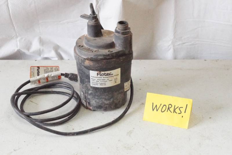 lot 5483 image: Flotec Submersible SumpUtility Pump FPOS1300X - Powers On