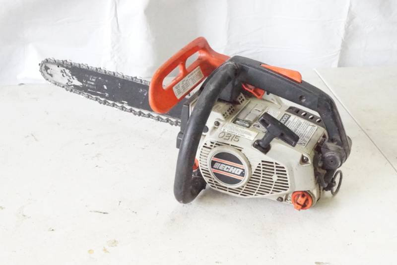 lot 5488 image: Echo CS-3000 Chainsaw - Runs and Cuts - VIDEO ADDED