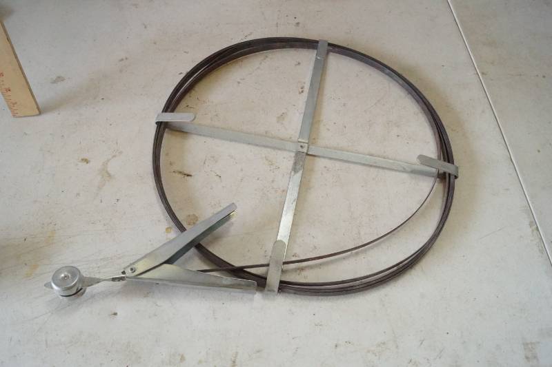 lot 5499 image: Metal Strap Fishing Tape