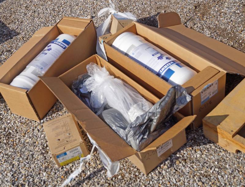 lot 5273 image: Lot of 2 VIZION Water Filters HRS-200 New in Boxes w other accessories, see photos