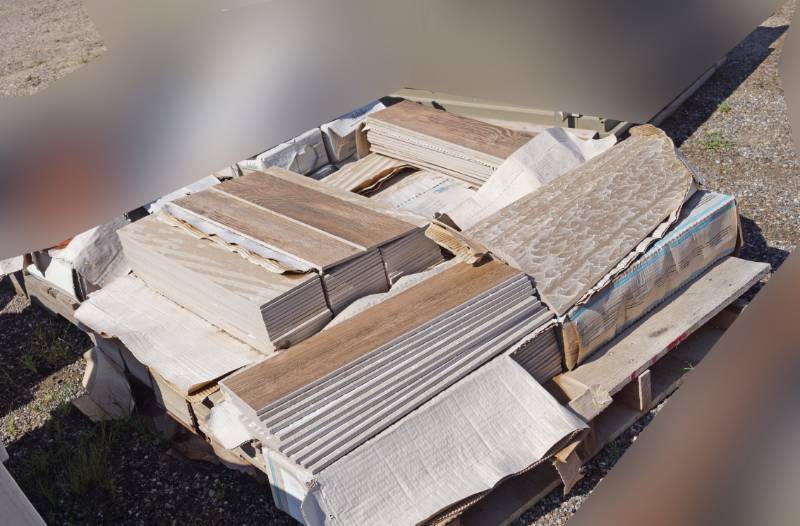 lot 5287 image: Pallet of Tile - Wood Look - 24 x 6 - stop by the inspection - lots here for your project
