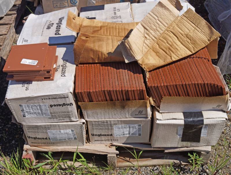 lot 5308 image: Pallet of Unglazed Dar Red Tile - 6x6 Quarry Paver - WOW