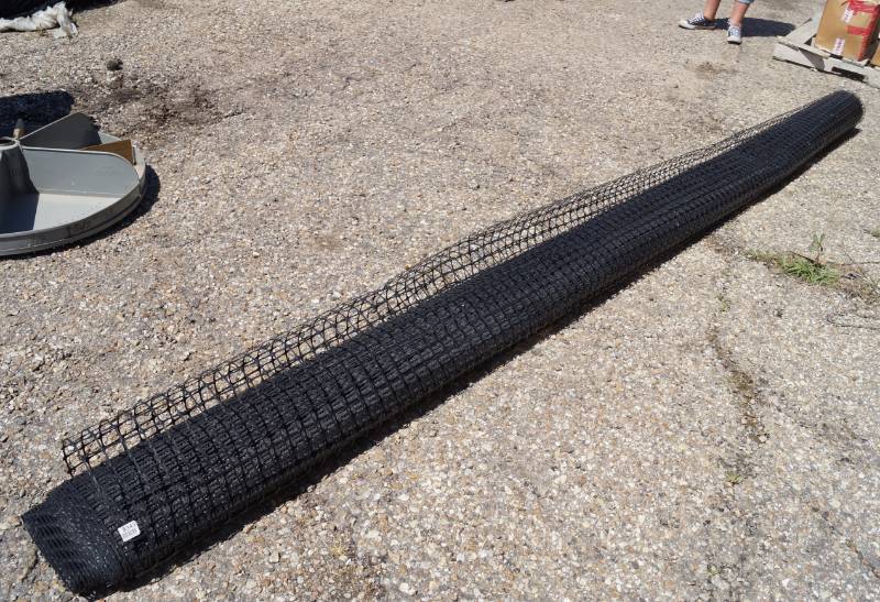 lot 5343 image: Roll of Plastic Fencing - Black - 160 inches wide - see pics