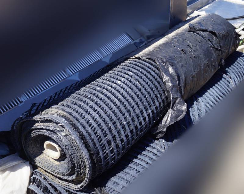 lot 5345 image: One Roll of Construction Fencing - NOTE This lot is for the roll on the TOP ONLY