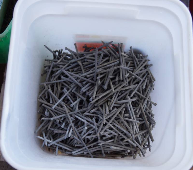 lot 5325 image: Bucket of Long Nails