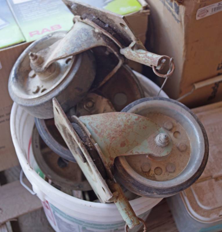 lot 5362 image: 5 Gallon Bucket FULL of CASTERS - Large, Heavy Duty See photos