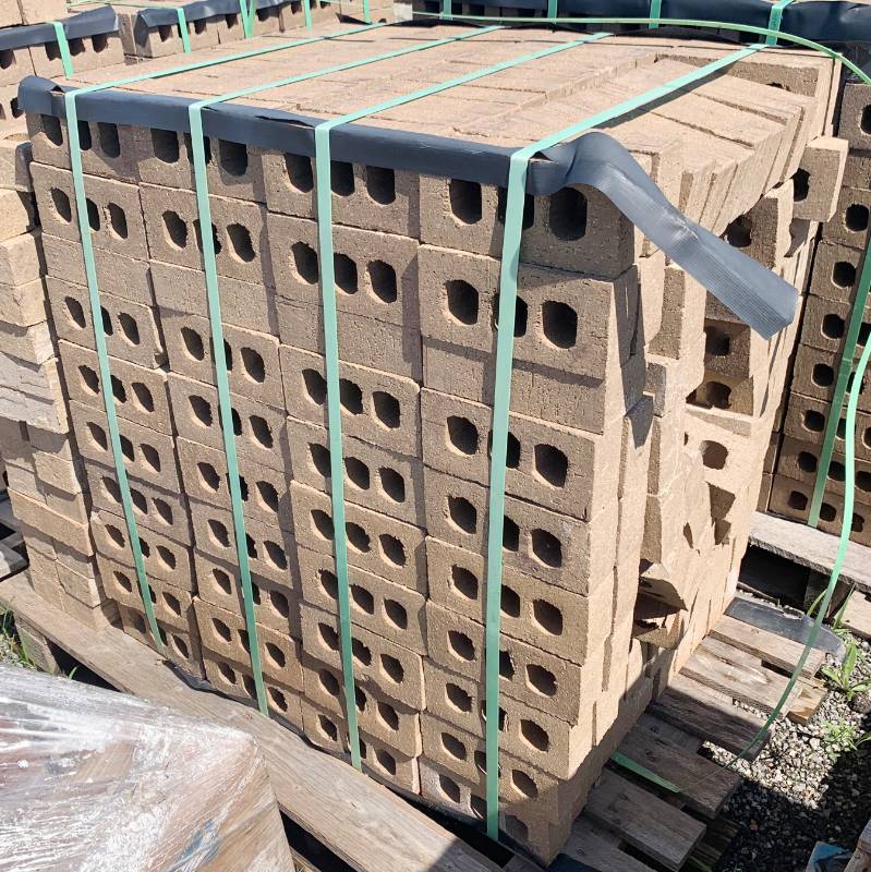 lot 5303 image: Pallet of Blond Bricks - New and strapped on the pallet - Well load w a fork lift onto your truck