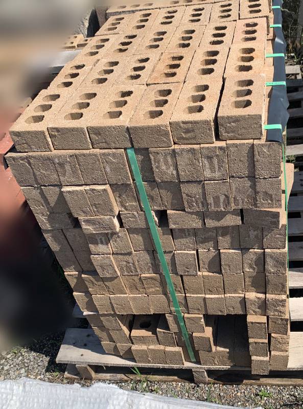 lot 5296 image: Pallet of Blond Bricks - New and strapped on the pallet - GREAT FIND