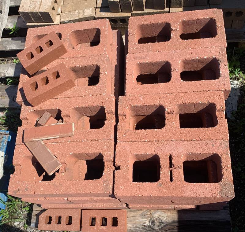 lot 5298 image: Pallet of Bricks - Cool Styles - must see