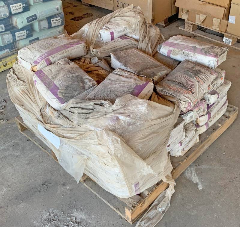 lot 5314 image: Pallet of Sanded Grout for tile joints 18 to 12 wide - See photos