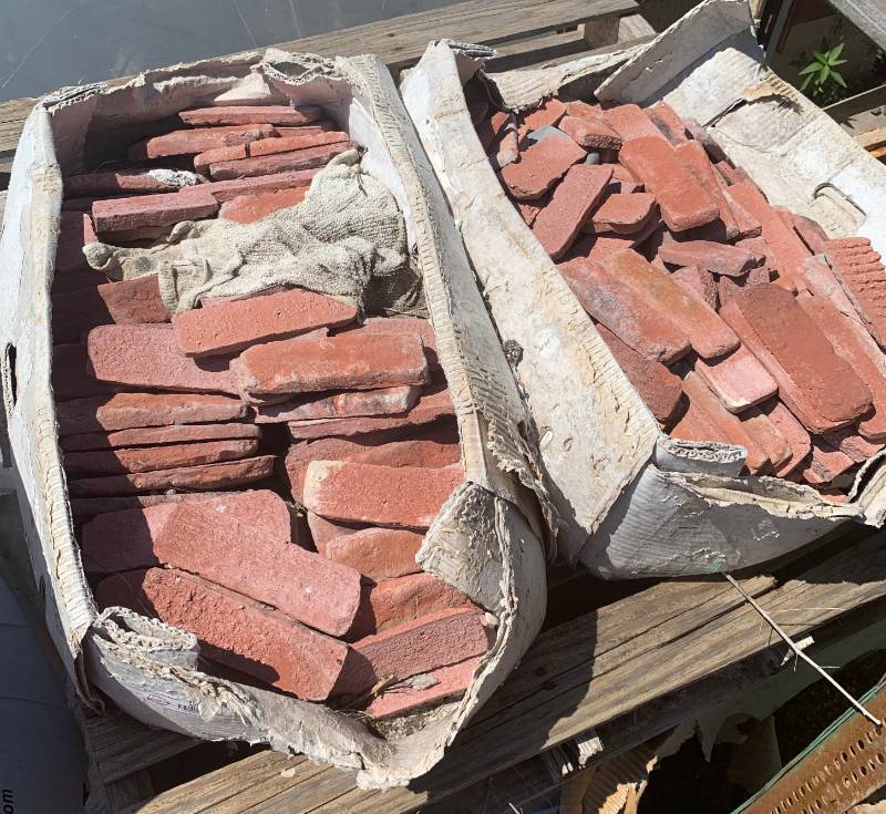lot 5341 image: Pallet of  Building Facing - Some stone and some Brick - see photos and come to the preview to inspect - great lot