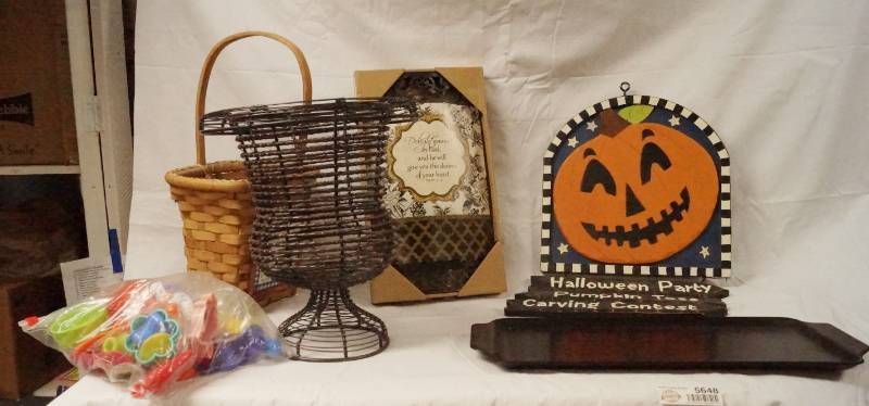 lot 5648 image: Lot of Beautiful Home Decor and Toys - See Pictures