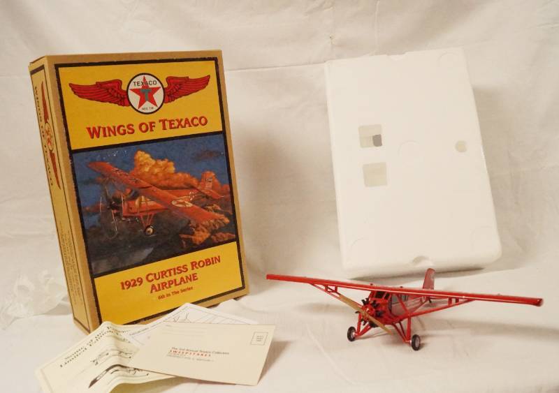 lot 5653 image: Diecast Metal Airplane Bank - 1929 Texaco Curtiss Robin - NIB w Papers - Very Cool